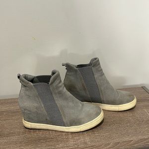 Steve Madden slip-on wedge sneaker blue size 8